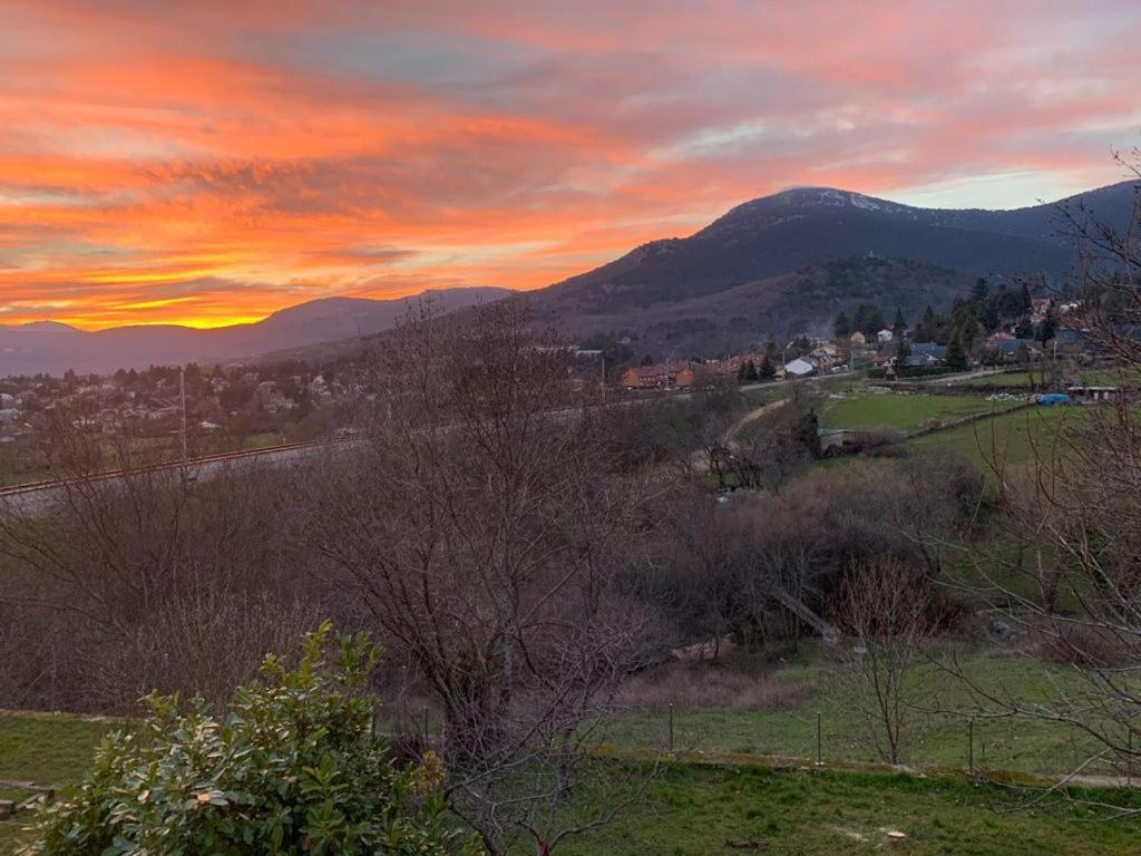 Casa Con Jardin, 4 Habitaciones Y Mucho Encanto En Cercedilla Esterno foto